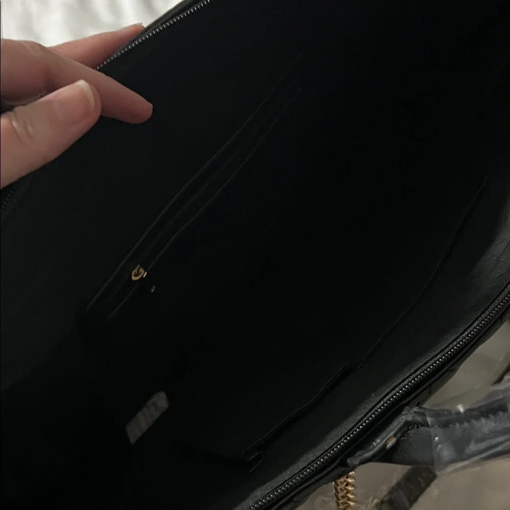 GG Collection Black Quilted Travel Bag - Picture 9 of 10